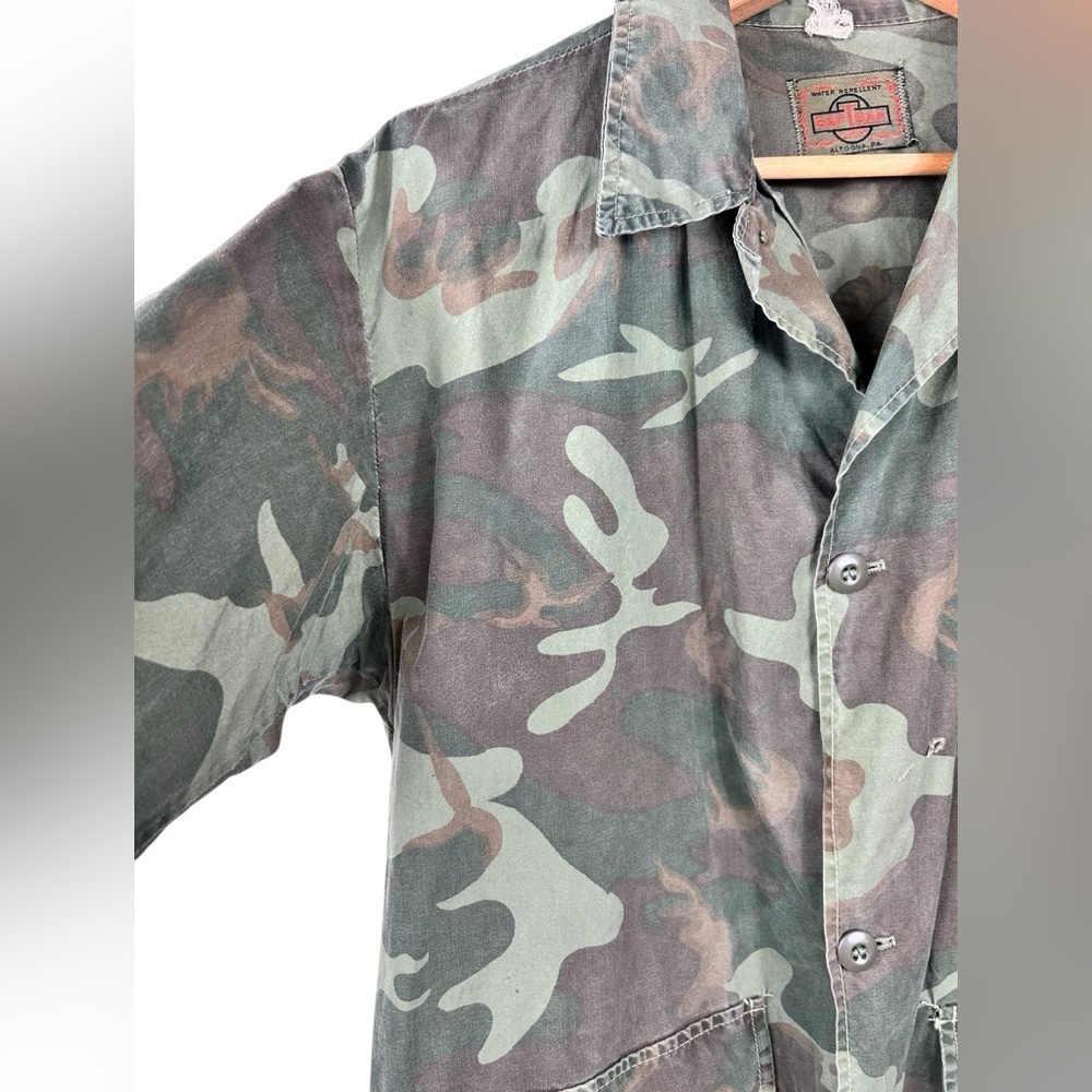 Vintage hunting jacket, M-L, green camo buttons,  front pockets Water Repellent - Picture 3 of 6